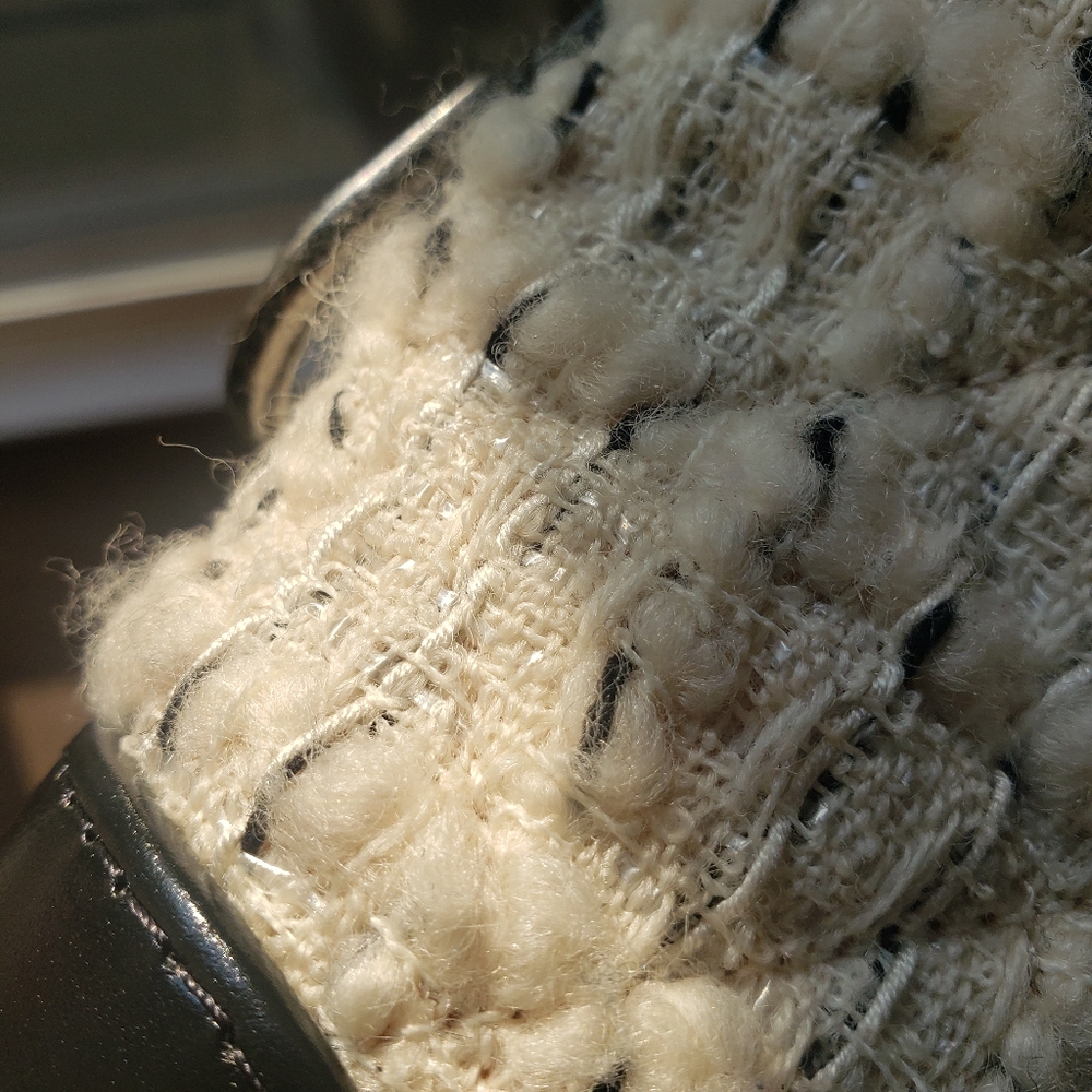 FINAL WEEKEND!NWOT Authentic Chanel Ivory Tweed & Black Calfskin Small Gabrielle - Picture 7 of 12